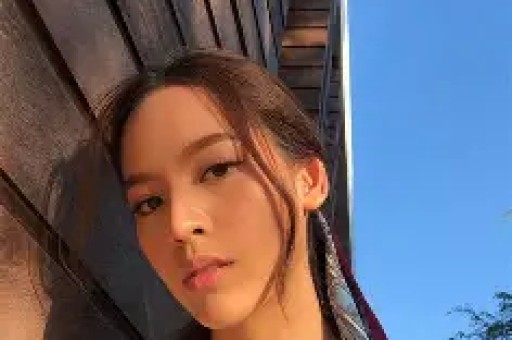 关晓彤被内涵潜规则：更可怕的是所有人都在等塌房