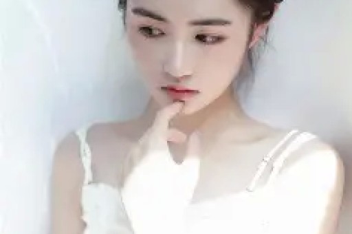 杨紫7月7日外网活动引发争议！网友批评其敏感度不足迪丽热巴受牵连