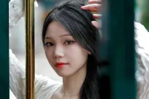 3岁女童在洗浴店摔倒后脑受伤宝妈发帖吐槽反被索赔100万元店方：她拒不删帖疑似敲诈